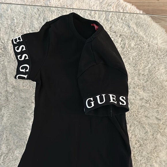 Black Guess T-Shirt with Elastic Guess Sleeves - Picture 2 of 3